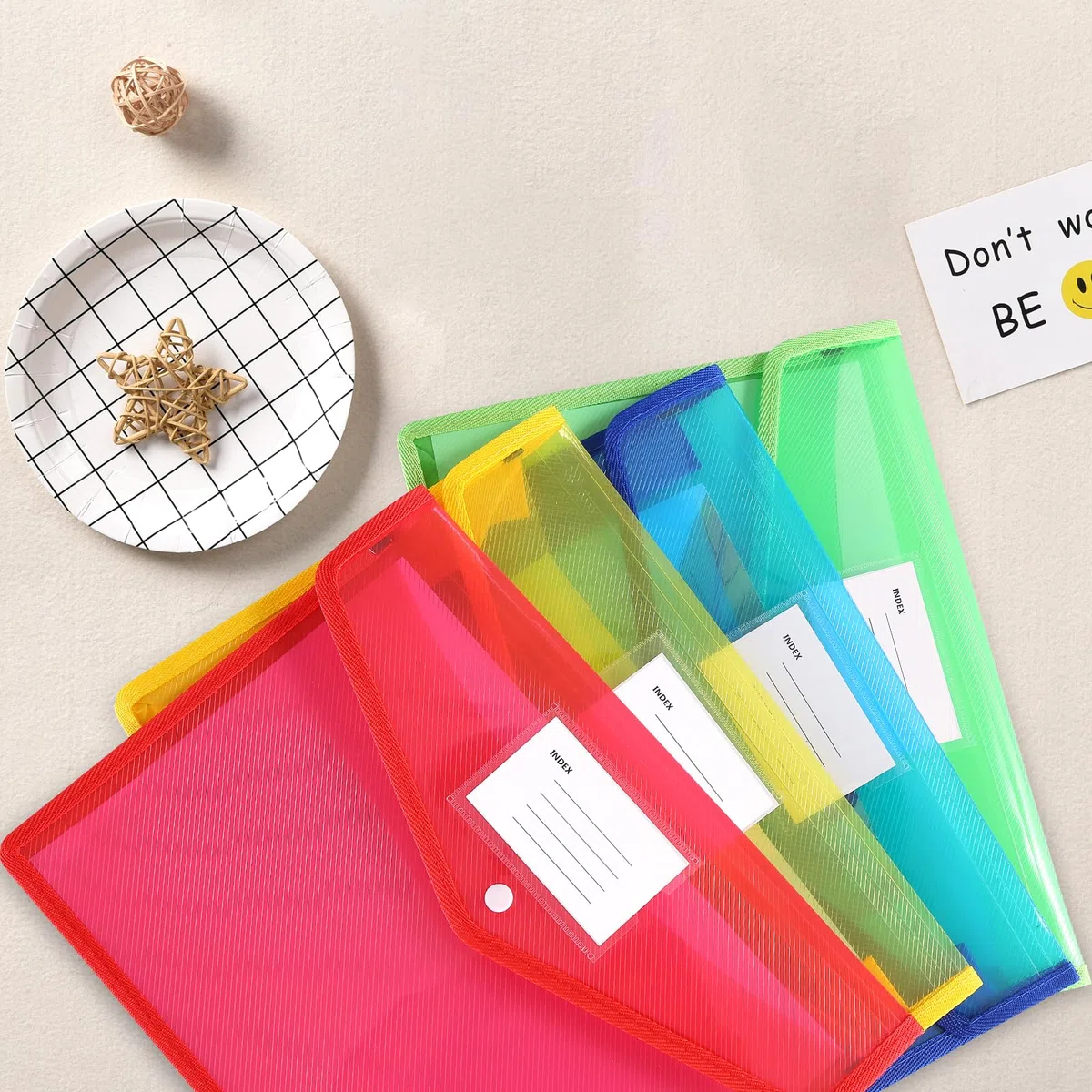 Ensemble de 6 chemises et pochette document plastique A4 : Extensibles, imperméables, transparentes. Idéales pour organisation, poche étiquette. Parfaites pour documents, classeurs, bureau.